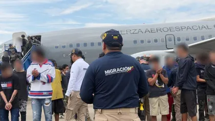 Imagen de En dos aviones de la FAC, expulsan a 98 extranjeros de Medellín