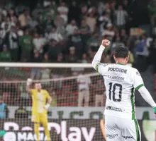 Edwin Cardona marcó gol desde mitad de cancha