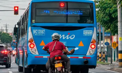 Ataque contra bus del MIO en Cali: conductor recibió amenazas y un hombre lanzó una piedra al vehículo en plena ruta