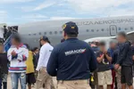 Imagen de En dos aviones de la FAC, expulsan a 98 extranjeros de Medellín