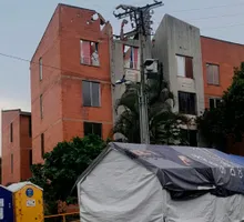 Dos meses después, nadie debería vivir en carpas