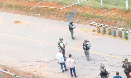 Ejército desactivó seis cilindros con explosivos en El Tambo, Cauca: la comunidad había desenterrado tres para abrir la vía