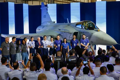 Imagen de  Brasil presenta el primer caza supersónico fabricado en el país como símbolo de soberanía