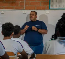 Cero jóvenes en la violencia y 100% graduados: la apuesta de Andrew Tocora desde el oriente de Cali