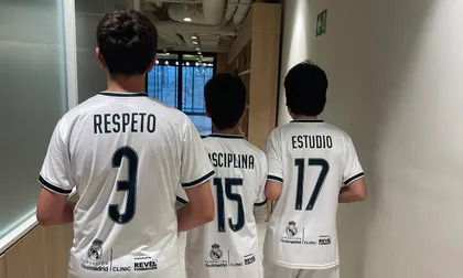 Cinco niños afectados por el terremoto viajaron a España para entrenar con la Fundación Real Madrid