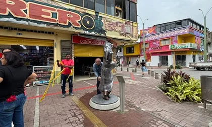 Tras críticas, retirarán escultura de Celia Cruz para realizarle ajustes