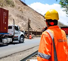 Vía Buenaventura–Buga opera con paso restringido por derrumbe: conozca las medidas