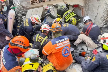 Imagen de Rescatan a una mujer atrapada en edificio que colapsó en Pereira