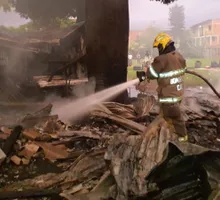 Trece viviendas quedaron destruidas por un incendio en Cali: conozca dónde ocurrió y qué informaron las autoridades