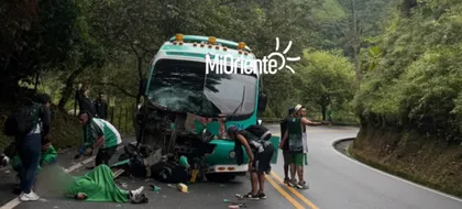 Imagen de Bus con hinchas de Nacional de El Carmen de Viboral se accidentó al regresar de Tunja