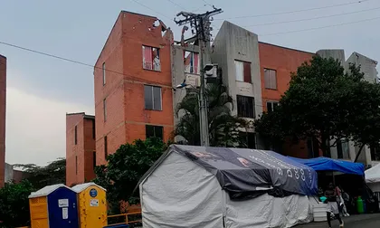 “No podemos conciliar el sueño”: familias siguen viviendo en carpas en Altos de Santa Elena y denuncian falta de soluciones