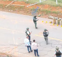 Ejército desactivó seis cilindros con explosivos en El Tambo, Cauca: la comunidad había desenterrado tres para abrir la vía