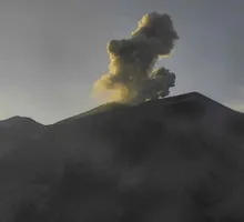 Puracé sigue emitiendo ceniza y mantiene alerta amarilla