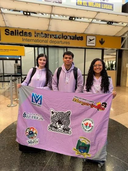 Imagen de Con representación de El Carmen y Medellín, D’Robotics Academy ganó dos oros en el primer torneo internacional femenino de robótica en México