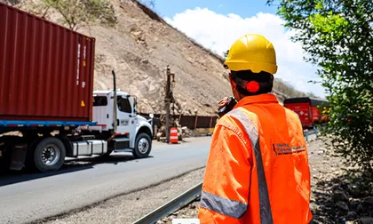 Vía Buenaventura–Buga opera con paso restringido por derrumbe: conozca las medidas