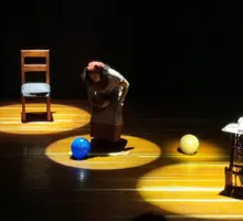 “Luciérnagas”: el teatro convierte la memoria de las víctimas de feminicidio en un llamado a la esperanza