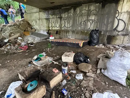 Imagen de  Rescataron en Rionegro a dos menores extranjeros que vivían en cambuches bajo puentes vehiculares