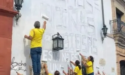 Ciudadanos limpian grafitis del Centro Histórico de Popayán
